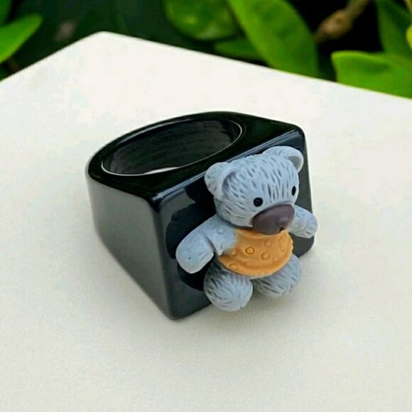Teddy Bear Chunky Resin Statement Ring - Picture 7 of 10